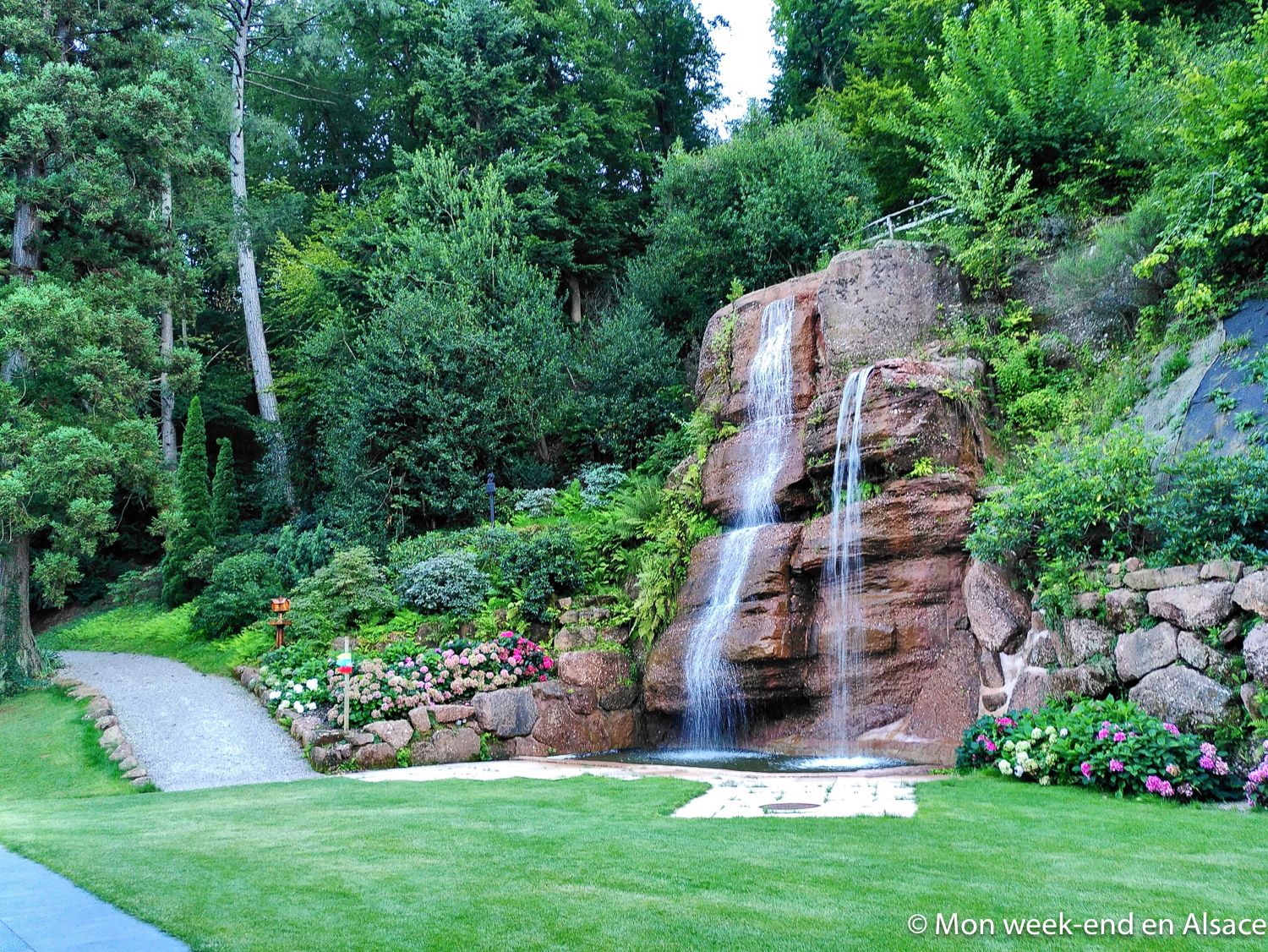 Stay at the "6717 Nature Hôtel Spa" in Ottrott 1 cascade-hotel-6717-ottrott