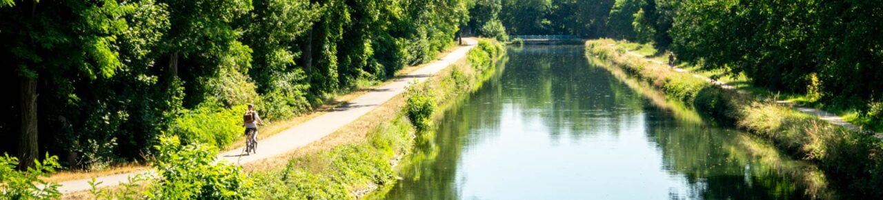 From the Rhône to the Rhine by Bike: A Leisurely Loop Between Neuf-Brisach and Artzenheim (30 km) 1 Cyclist along the Rhône-Rhine Canal