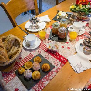 breakfast-bedroom-hosts-charm-alsace